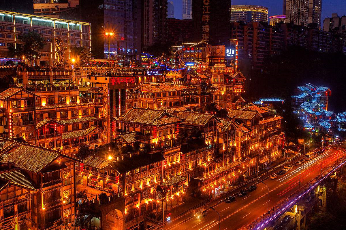 重庆巷弄美食探秘，隐藏小巷的特色小吃店盘点