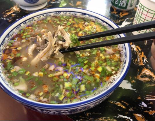 青海夜幕下的舞台独白